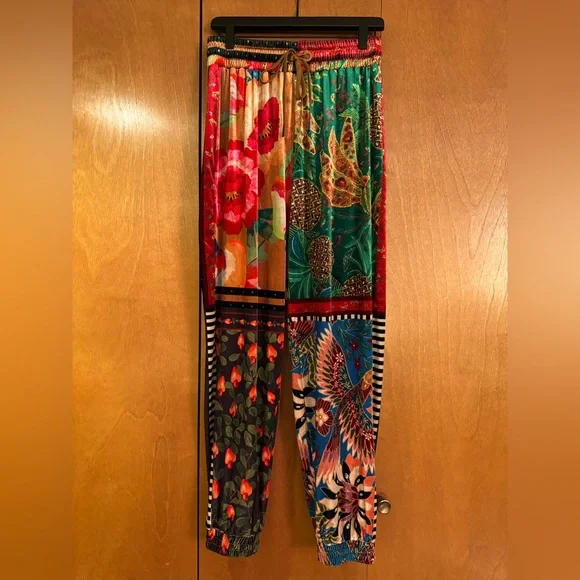 FARM Rio Mixed Scarves Multicolor Velour Sweatpants - Picture 1 of 7